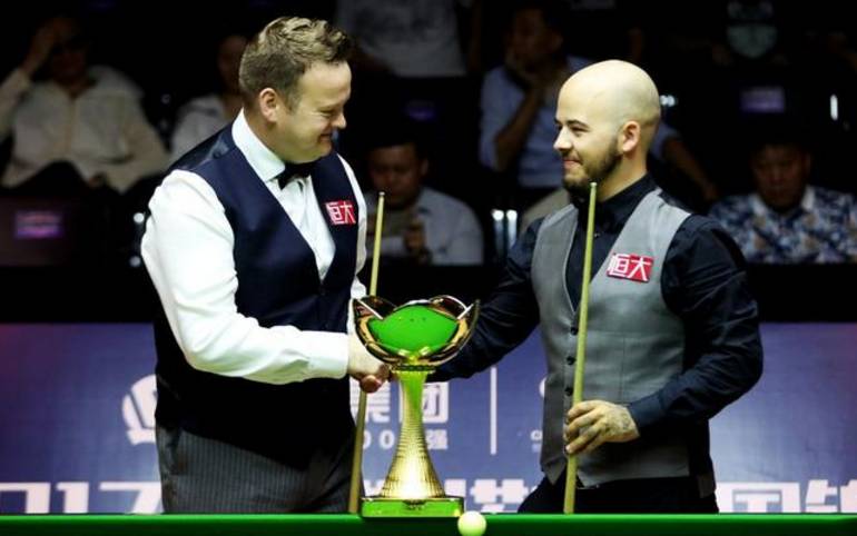 她多次在不 她多次在不