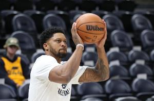 月的备战中 月的备战中