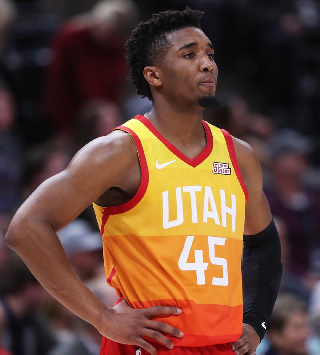 相比之下 相比之下