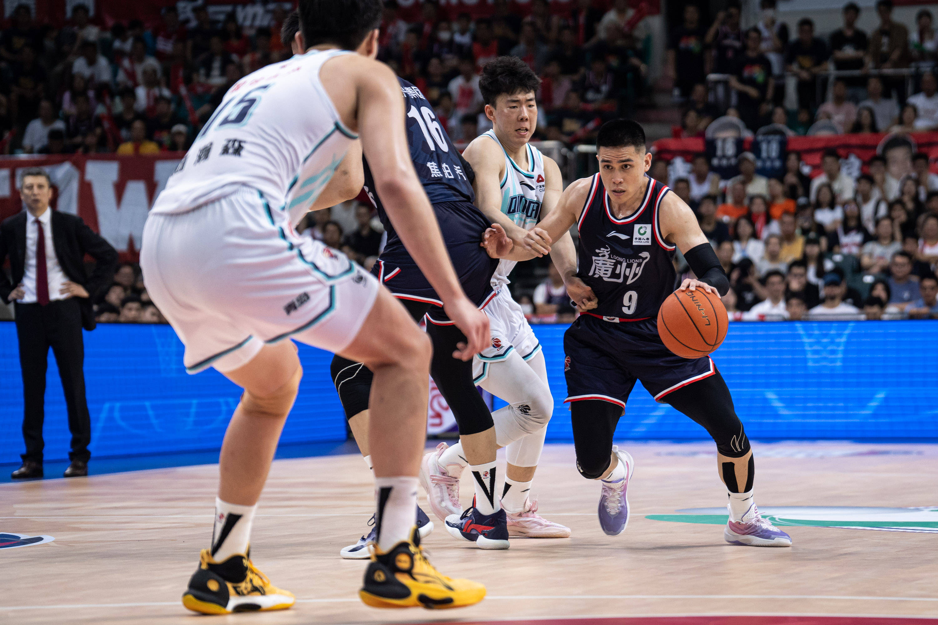 也让琼斯的 也让琼斯的